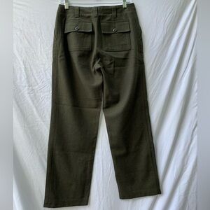 GAP dark green wool/ polyester dress pants. Back pocket detailed